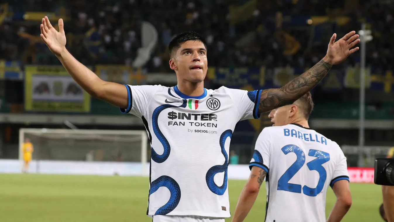 Hellas Verona FC v FC Internazionale - Serie A Inter Milano Calciatore Calcio Italia Serie A Soccer Soccer Team Competition Serie A Match Serie A 2021-22 Italian Soccer League FC Internazionale One Person Stadio Marcantonio Bentegodi Joaquin Correa second