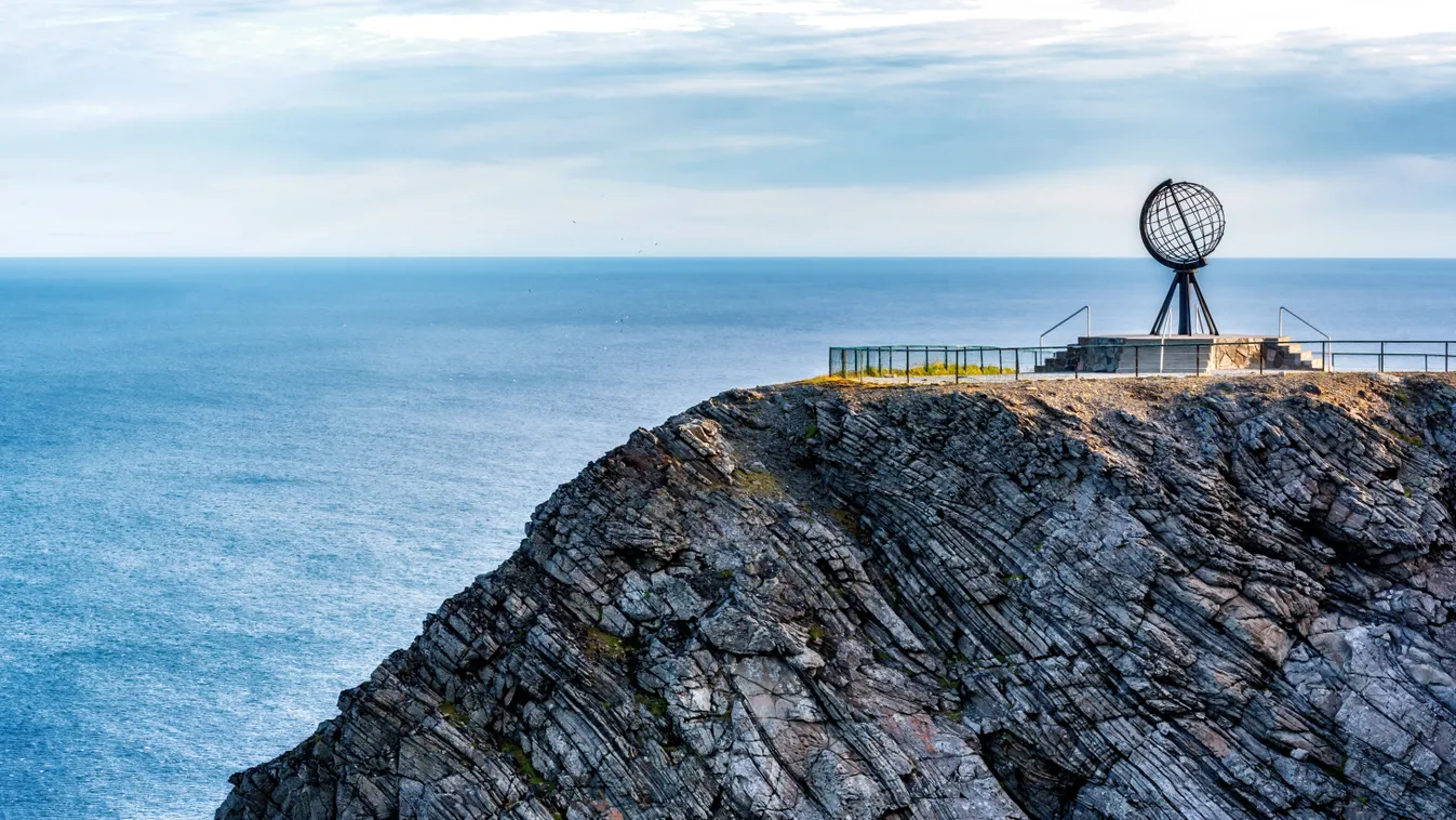 norvégia, északi, európa legészakibb pontja, Nordkapp, North Cape, finnország, északi tenger, szobor, turista köszpont 