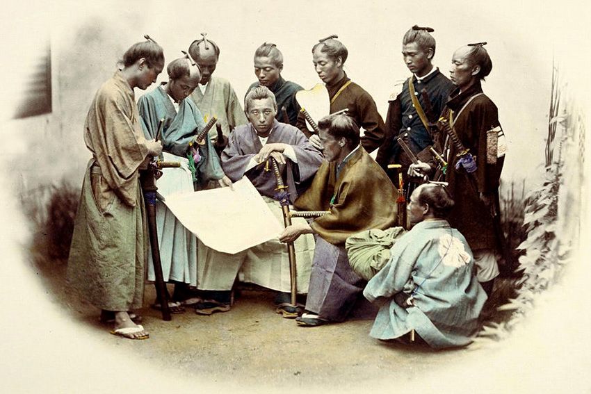 Akadtak azonban olyan szamurájok is, akik a császár mellé álltak, mert hittek benne, hogy a változás megerősíti Japánt