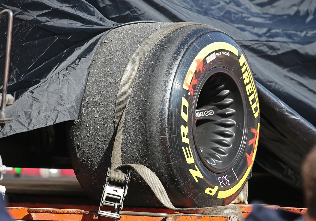 Forma-1, Lando Norris, McLaren Racing felni, pirelli gumi, Barcelona teszt 5. nap 