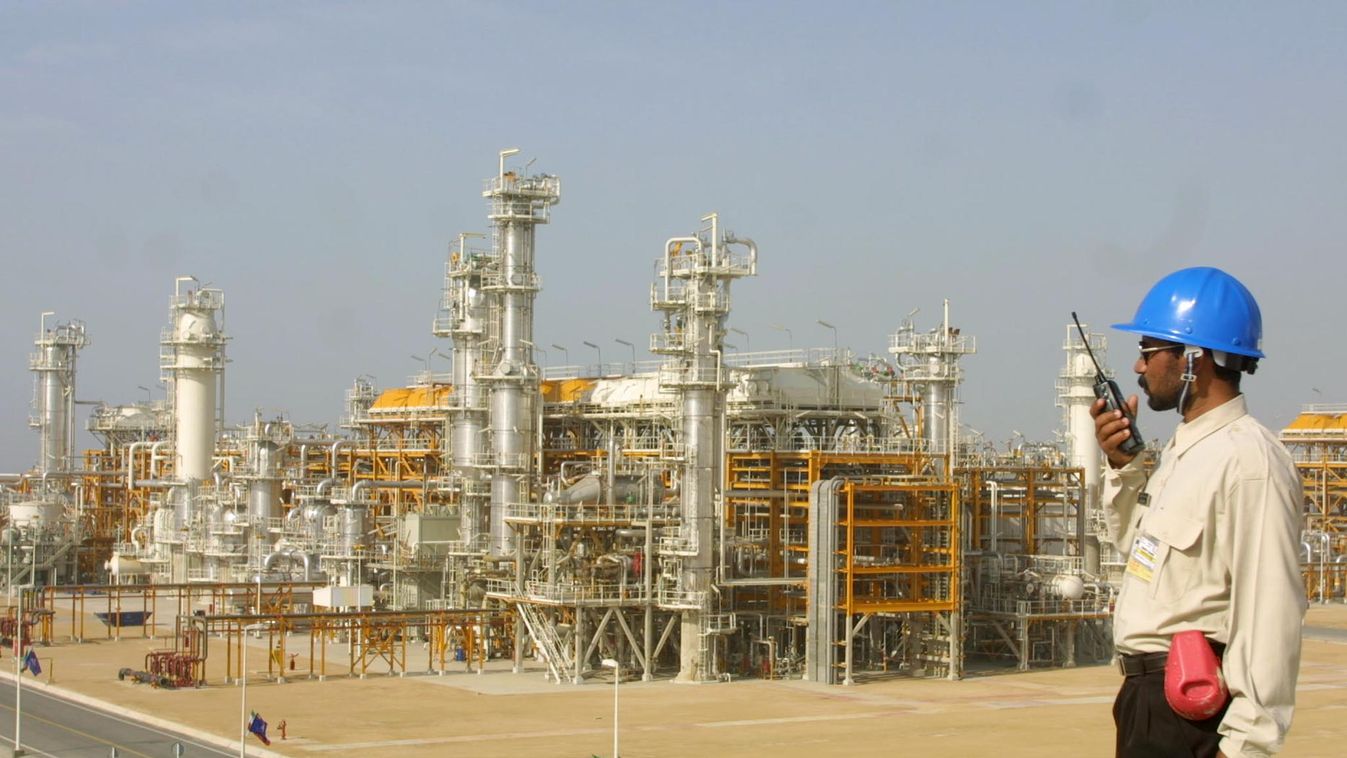 Irán olaj gáz -OIL GAS INDUSTRY FACTORY GENERAL VIEW WORKER INAUGURATION HORIZONTAL 
