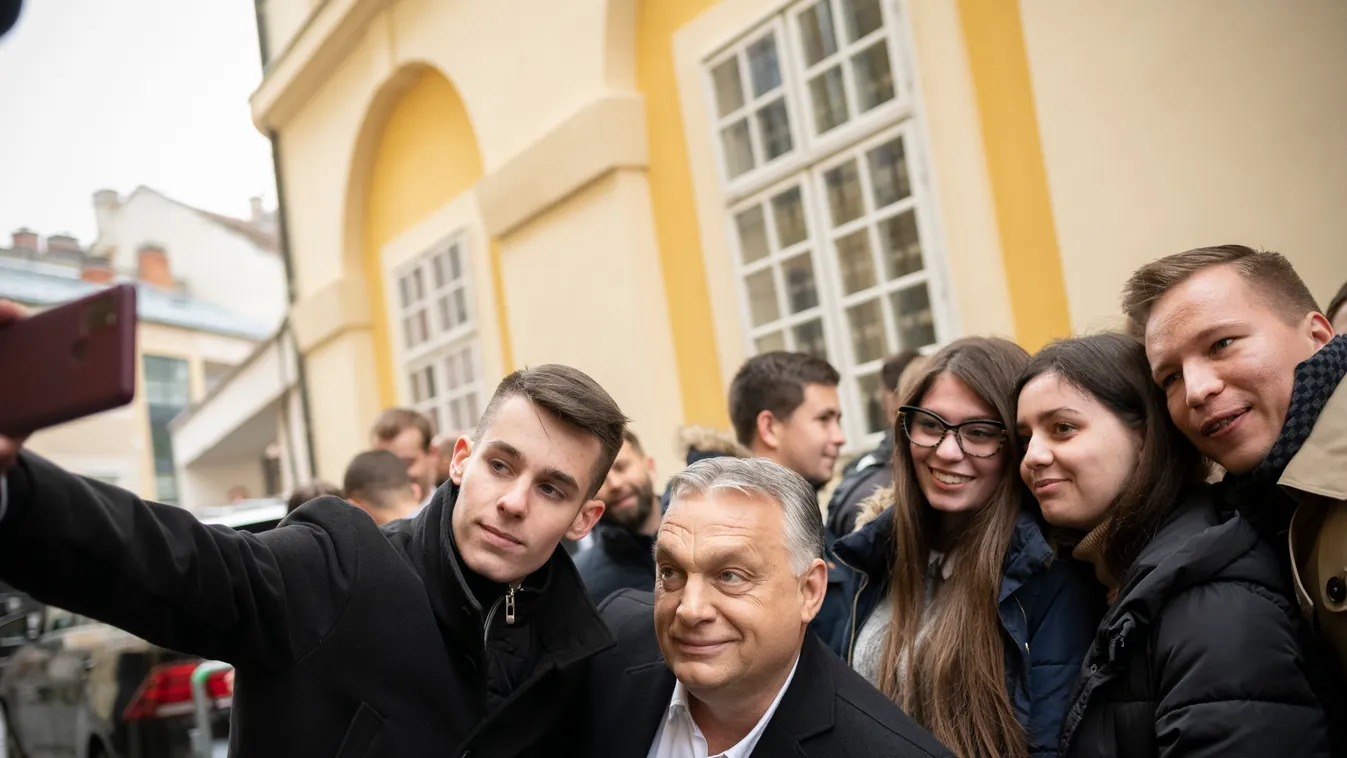 Orbán Viktor, kampány, Székesfehérvár, beszéd, körút, választás, választók, mti 