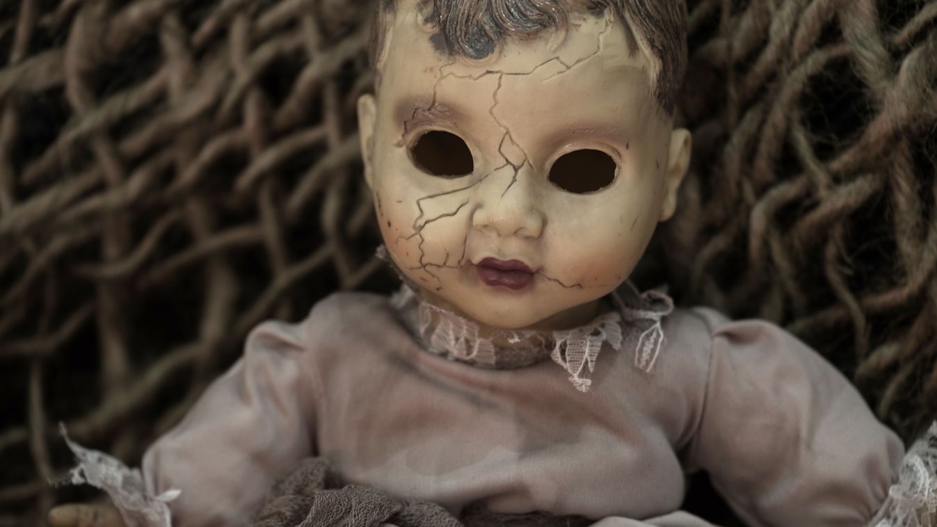 ijesztő játék baba Hátborzongató felvételt készített két szellemvadász egy 116 éves babáról 