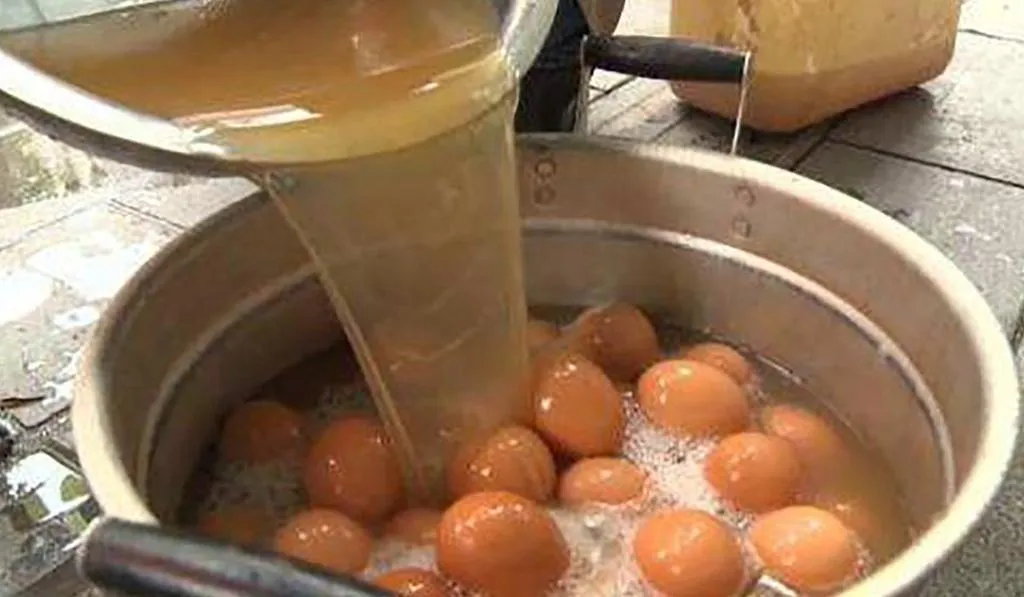 vizeletben főtt tojás 