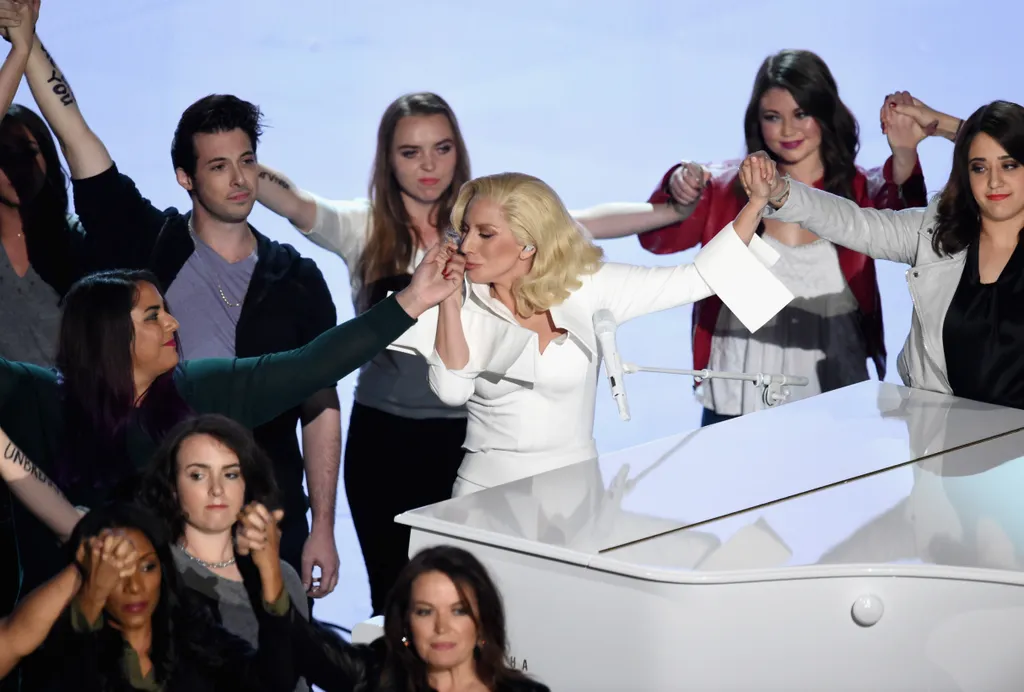 Az Oscar-gálák legemlékezetesebb pillanatai, Lady Gaga 