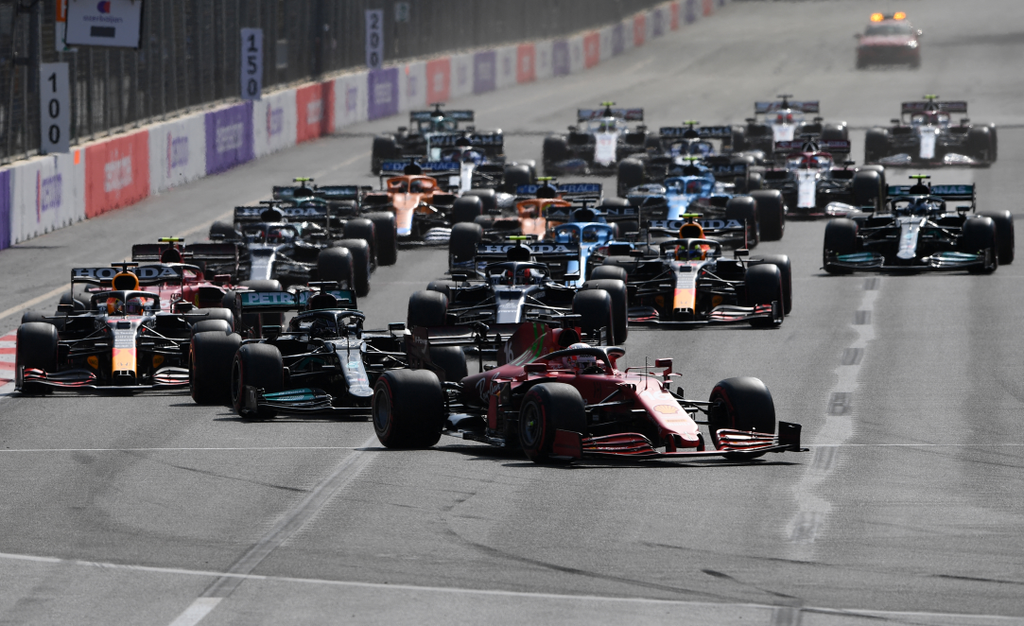 Forma-1, Azeri Nagydíj rajt, Charles Leclerc, Lewis Hamilton, Max Verstappen 