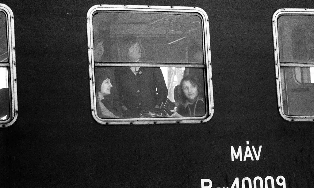 MÁV-szignál
Magyarország,
Cegléd
a környékbeli tanyavilágból bejáró tanulók a Cegléd-Hantháza vasútvonalon.
ÉV
1976 