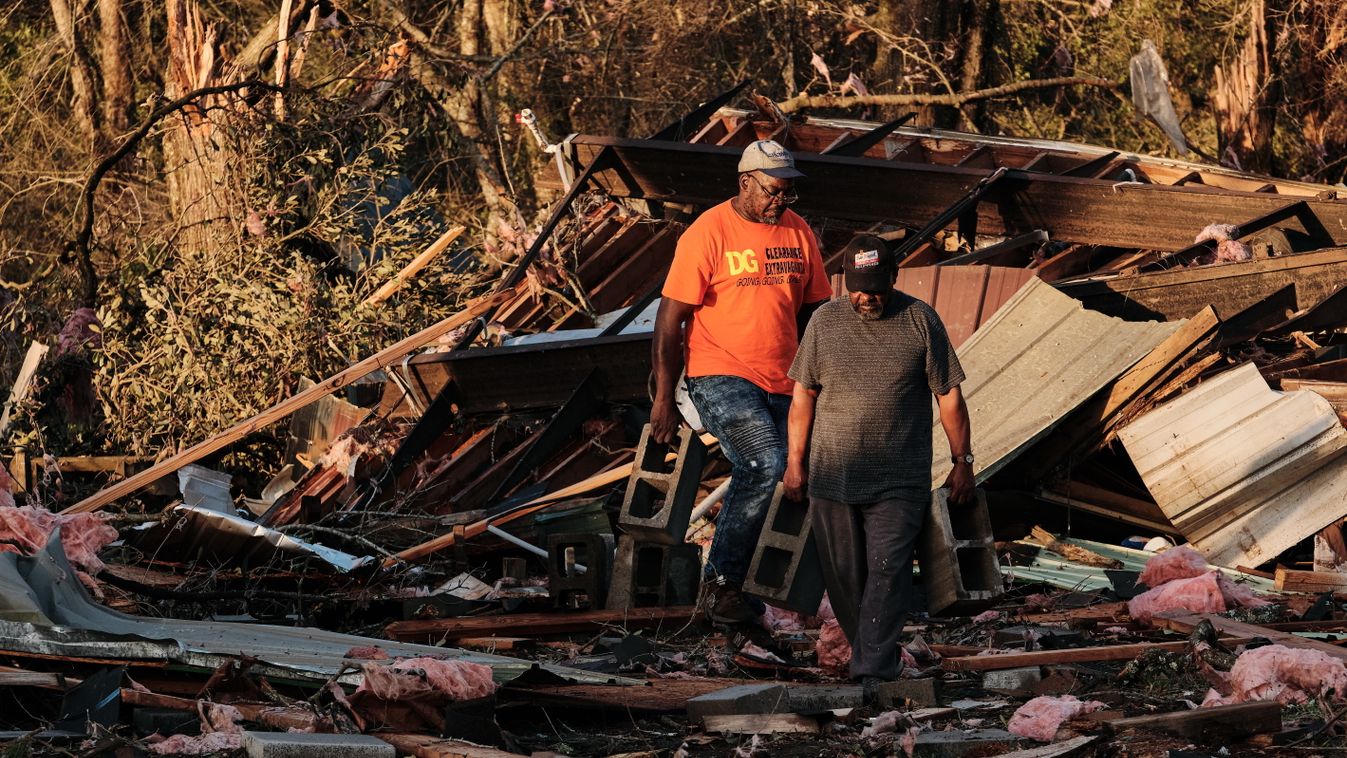 tornadó
pusztítás
házak
romok
Egyesült Államok 