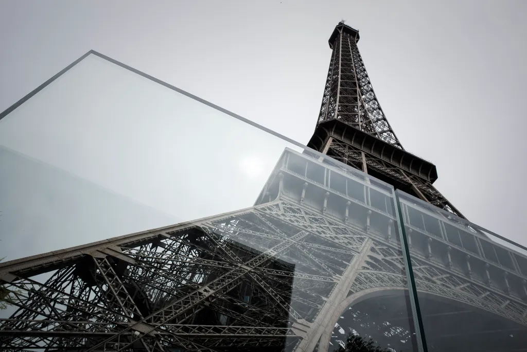 Párizs, Franciaország, Eiffel-torony, üvegfal, védelem 
