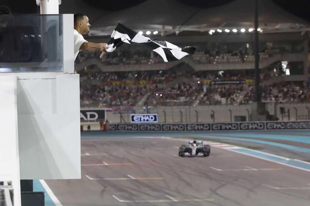 Forma-1, Abu-dzabi Nagydíj, Lewis Hamilton, Mercedes, kockás zászló, cél 
