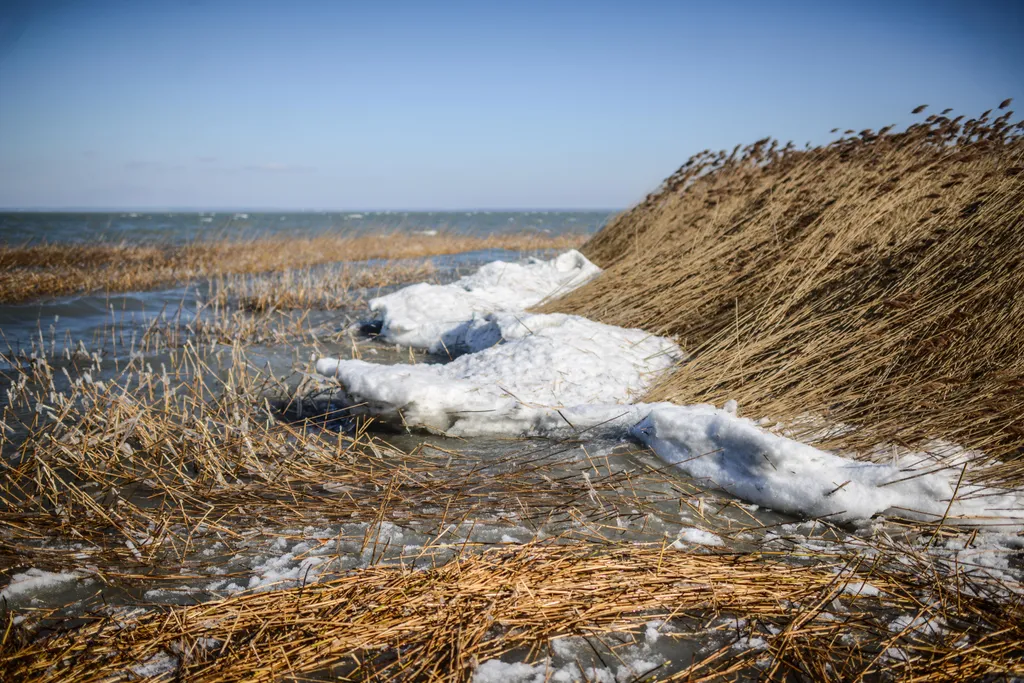 befagyott balaton, jeges balaton, időjárás, jég, tél 