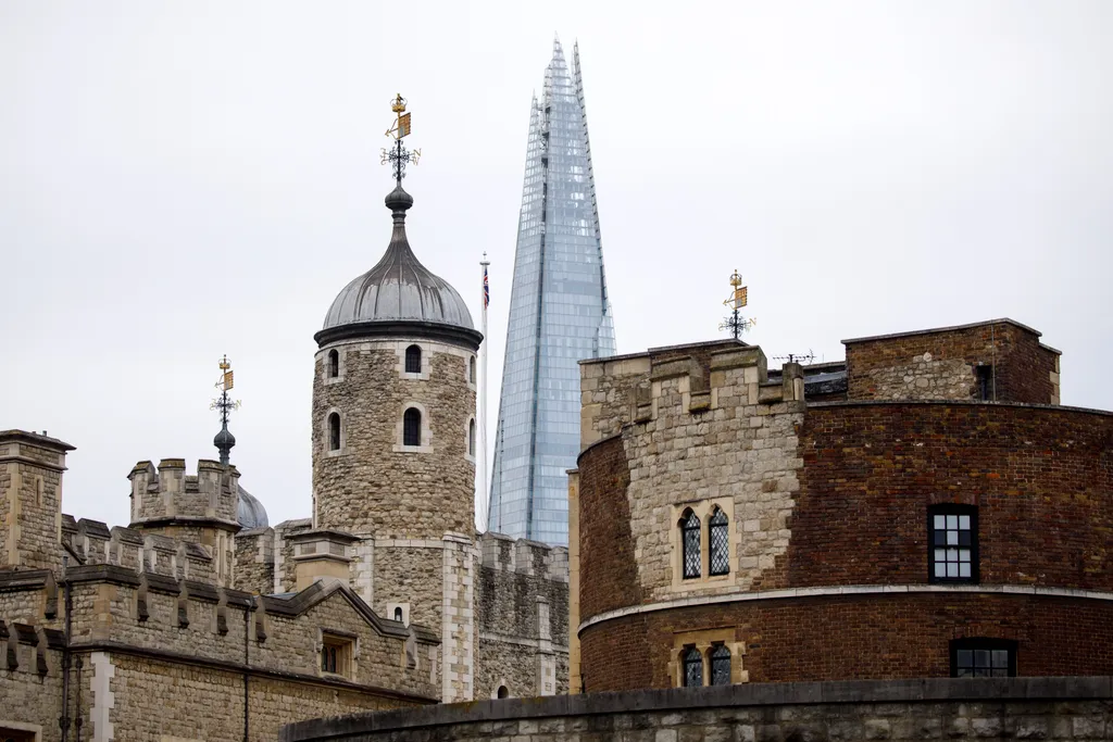Tower, London, holló, Nagy-Britannia , Yeomen WarderHorizontal animal tradition royals 