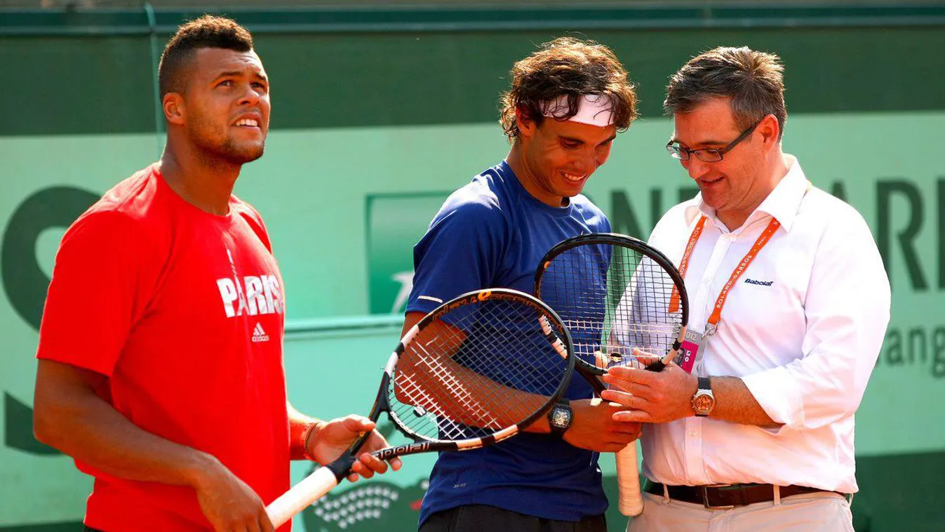 Jo-Wilfried Tsonga és Rafael Nadal ismerkedik a teniszütővel 