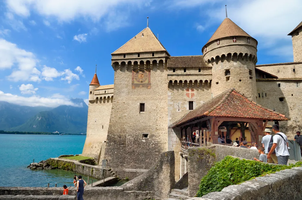 Chillon kastély, Château de Chillon, szigetvár, Genfi-tó, Veytaux-tól délre, a tó keleti vége, Montreux és Villeneuve közötti keskeny parton, Chillon, középkori várak, Svájc, Európa 