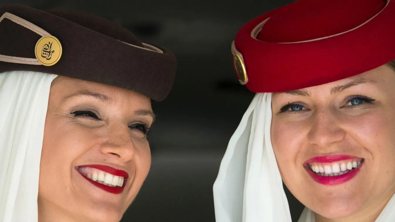Emirates Airlines stewardess légiutaskísérő 
