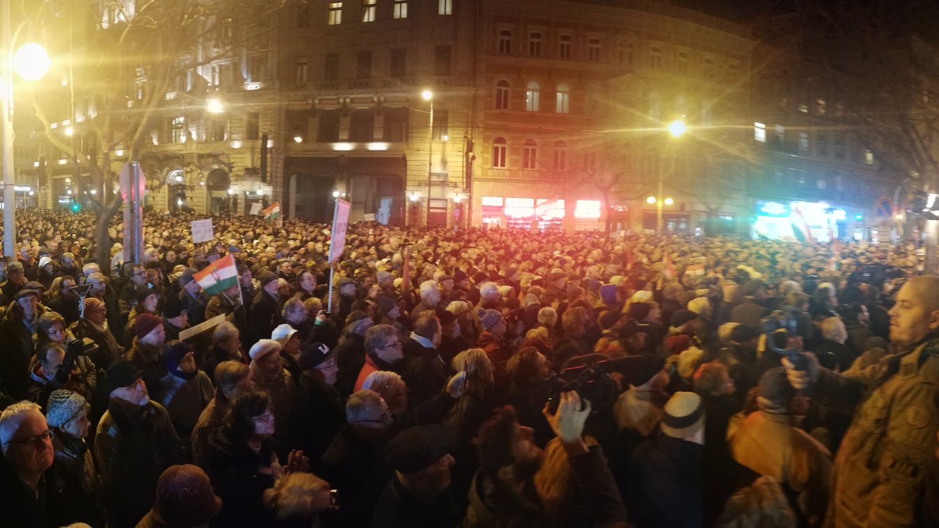 üntetés Niedermüller Péter erzsébetvárosi polgármester ellen DK Demokratikus Koalíció 
