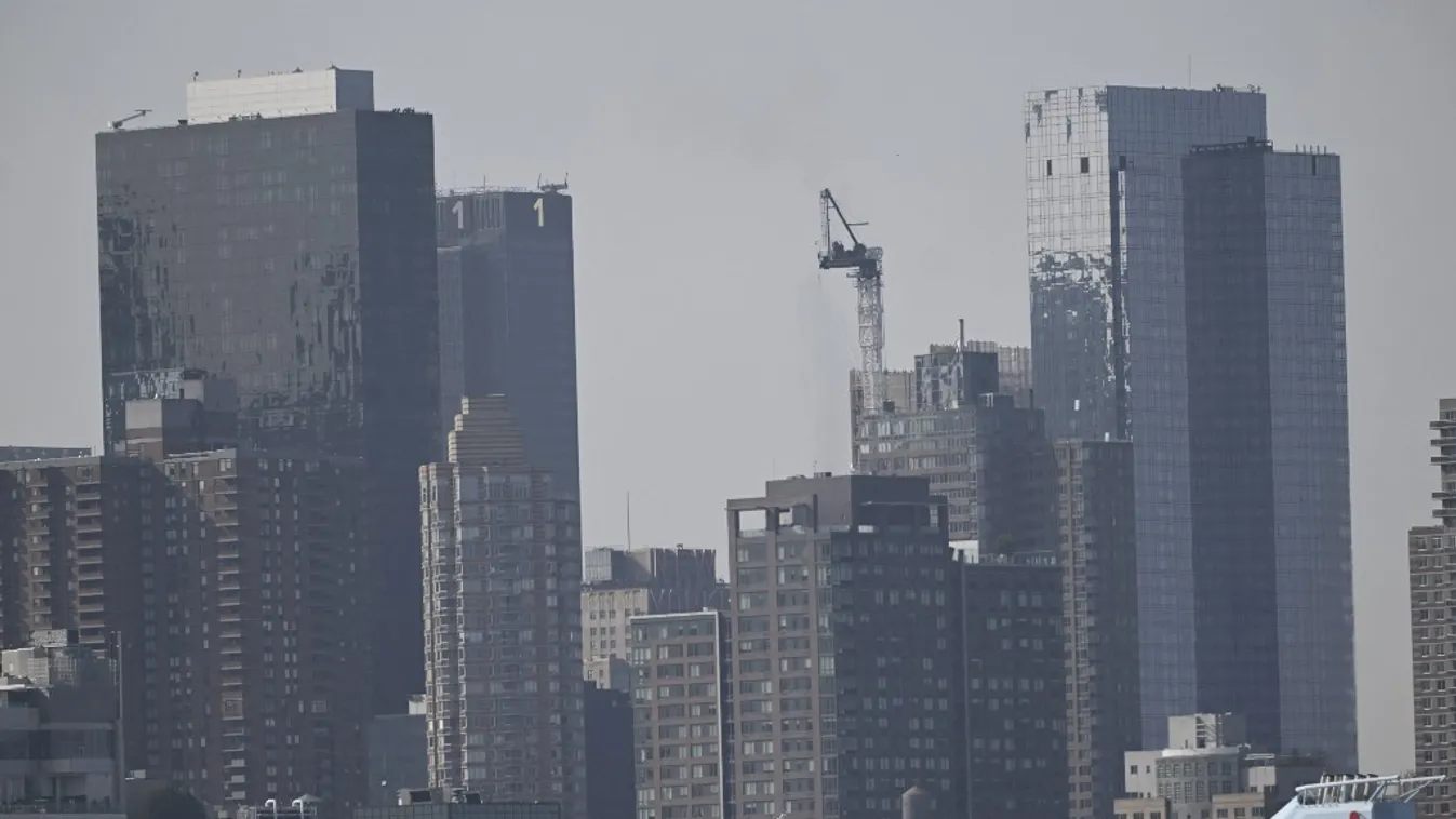 Crane catches fire on 10th Avenue in New York 2023,broke out,construction crane,crane,fire,July,New York,Unite Horizontal 