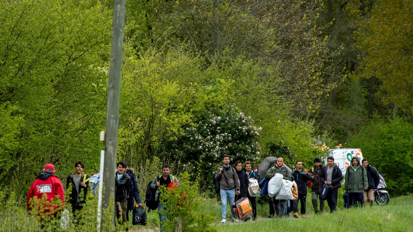 migránsok vonulnak 