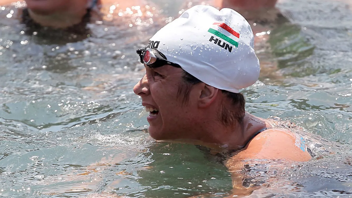 A kilencedik helyen végzett Risztov Éva a 10 km-es nyíltvízi úszás céljában a Barcelonában zajló vizes világbajnokságon 2013. július 23-án 