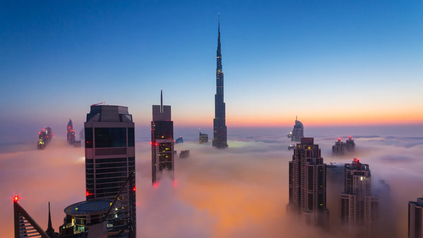 Lélegzetelállító képek: a világ felhőkarcolói a köd fölé magasodnak 
  burj khalifa SKYSCRAPER DOWNTOWN location ethereal built structures BUILDING structures outdoors urban modern size high height tall arabian cultu 