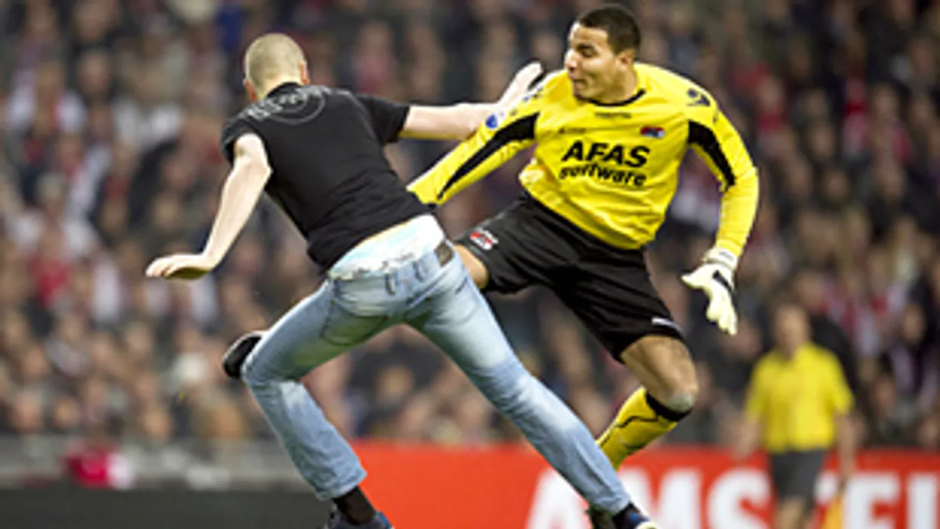 Megtámadták Estebant az AZ Alkmaar kapusát, Ajax aréna