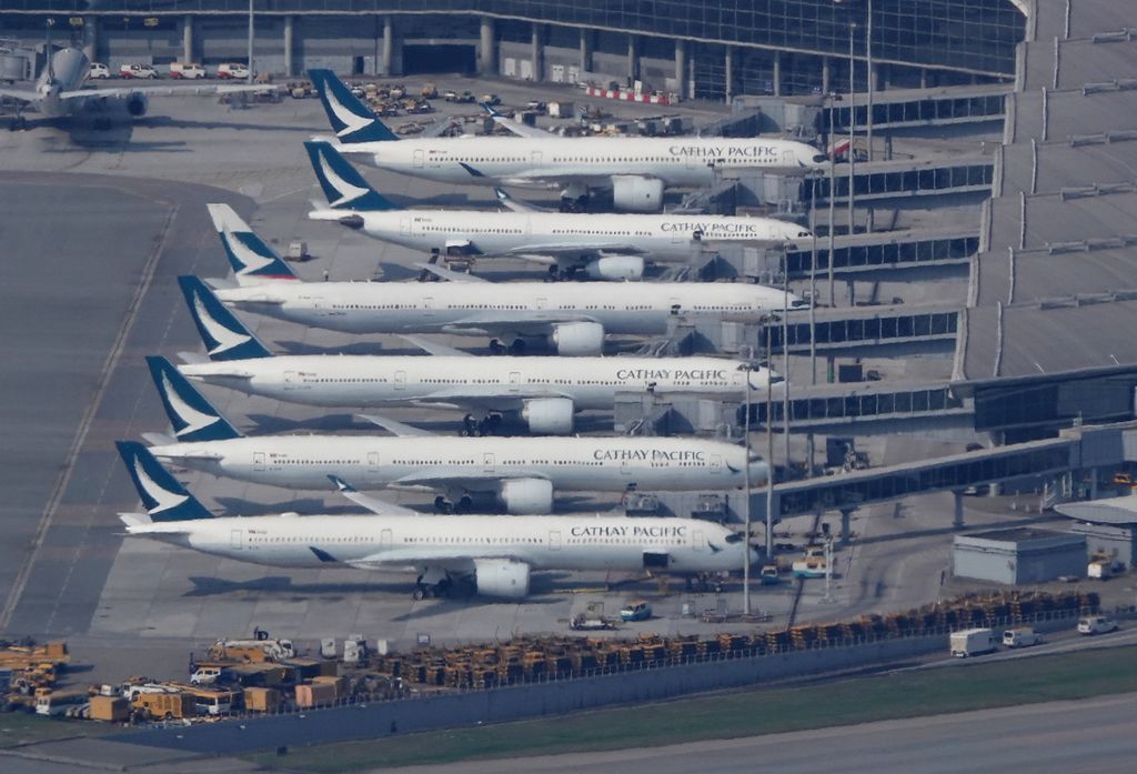 parkoló repülőgépek, koronavírus, repülőtér, Kína 
