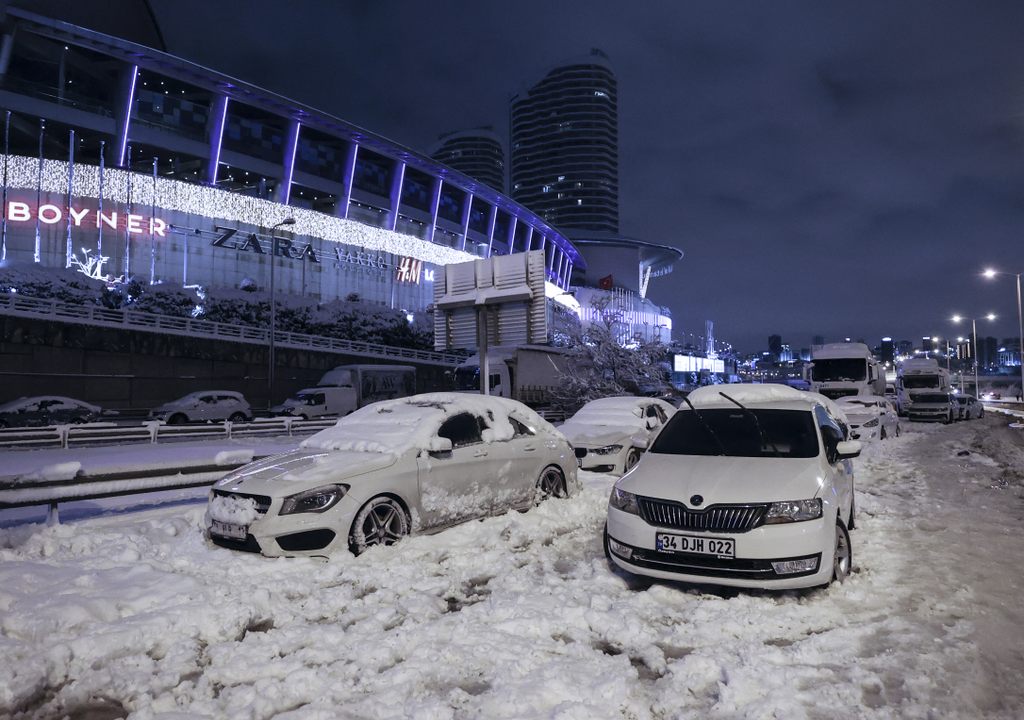 Havazás Törökországban  2022.01. 
 Heavy snow hits Turkiye’s Istanbul 2022,cold,Istanbul,January,snow,snowfall,Turkiye,winter Horizontal 