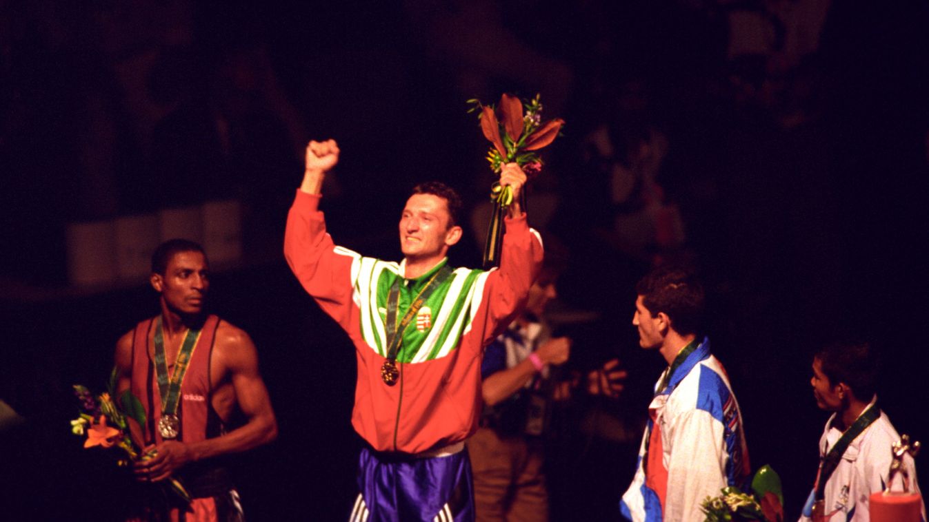 Kovács István ARCKIFEJEZÉS DÍSZTÁRGY FOTÓ FOTÓTÉMA győztes Közéleti személyiség foglalkozása örül sportoló SZEMÉLY TÁRGY virágcsokor
olimpia 88-96 