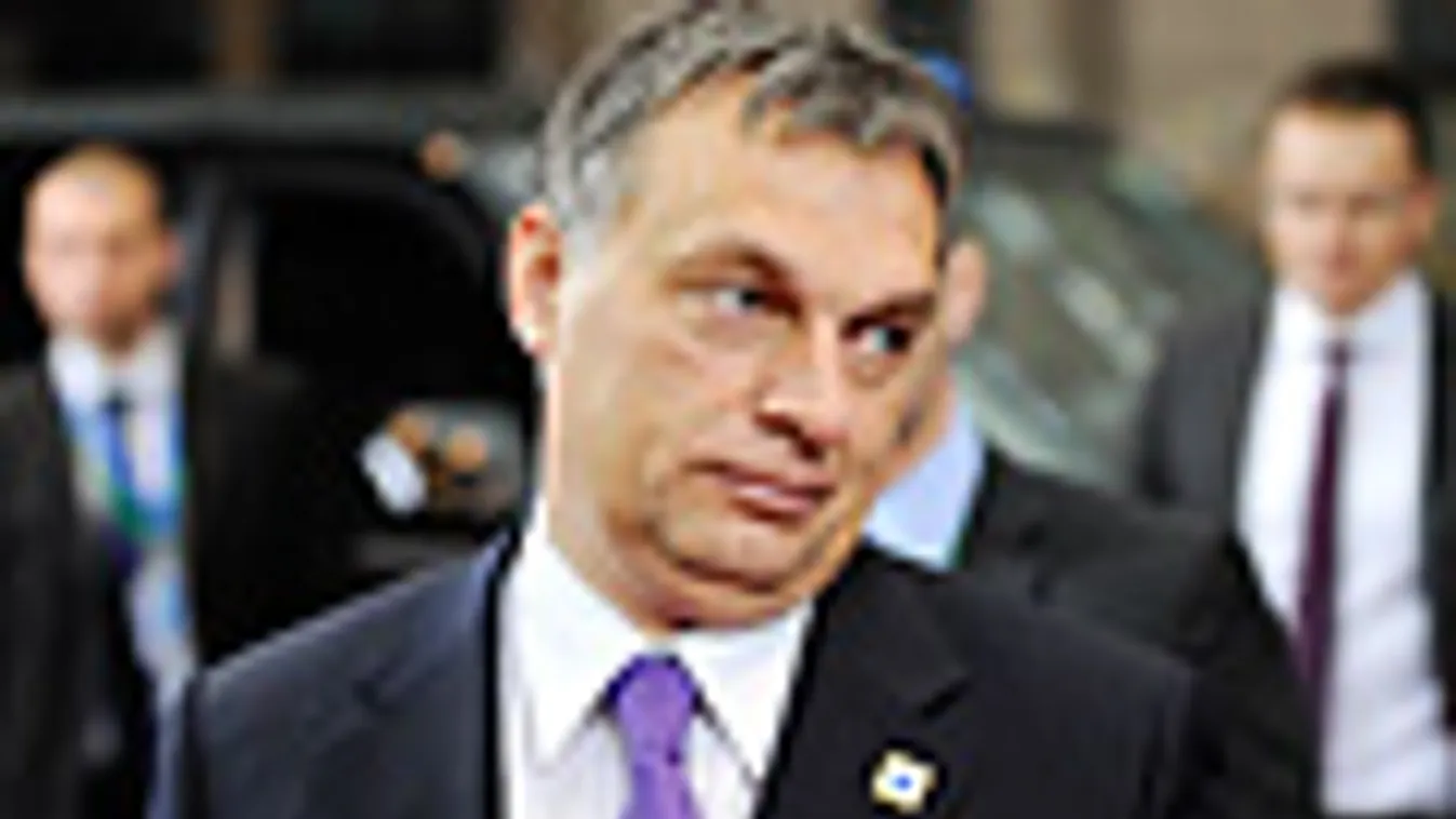 Orbán Viktor megérkezik az Európai Unió tagországai állam- és kormányfőinek találkozójára a belga fővárosban, Brüsszelben. A csúcsértekezlet középpontjában a gazdasági növekedés és a munkahelyteremtés áll.