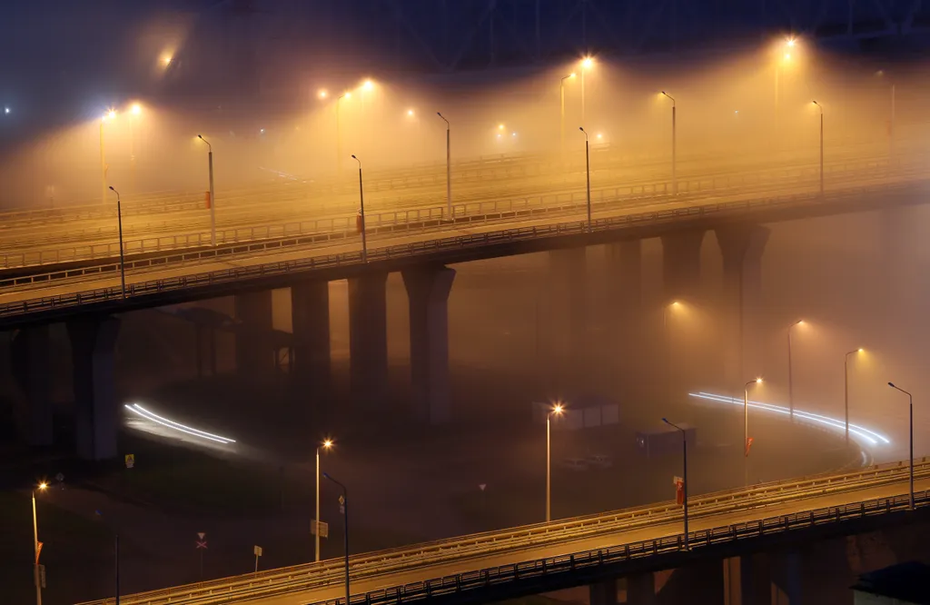 Russia Daily Life car night road light weather
az orosz város, ahol fekete az égbolt 