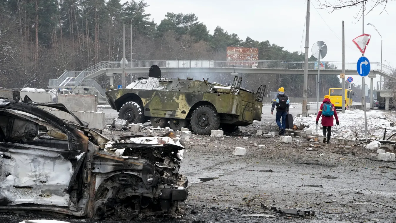 Orosz-ukrán háború, ukrán konfliktus, harc, Brovari, kiégett jármű, kiégett járművek, katonai jármű 