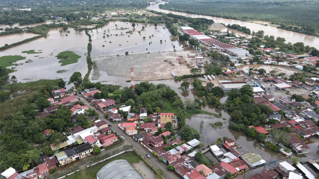 Eta hurrikán, trópusi vihar 