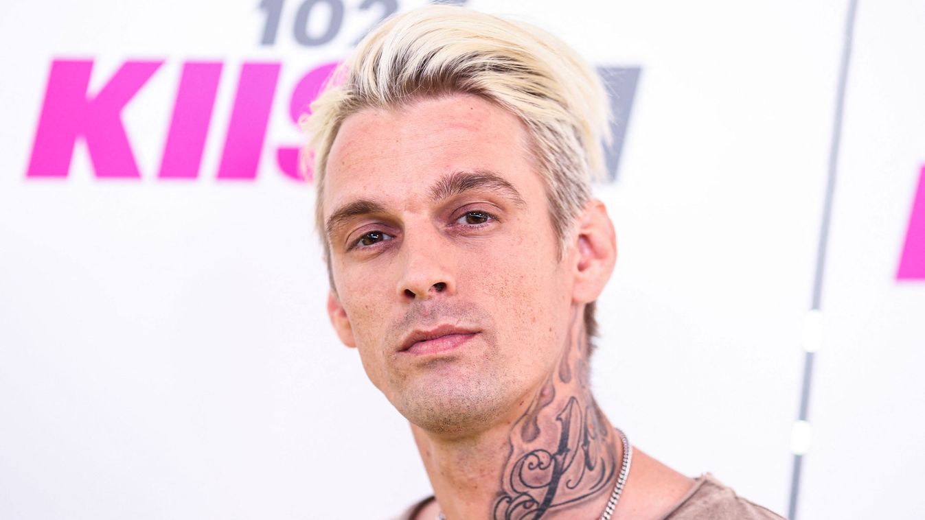 (FILE) Aaron Carter Dead At 34 USA United States IDSOK America NurPhoto California CA LA West Coast Los Angeles Hollywood Miracle Mile County Arts Culture Editorial Arrivals Attending Celebrities Posing 2017 Photography Image Photograph People Annual 102.