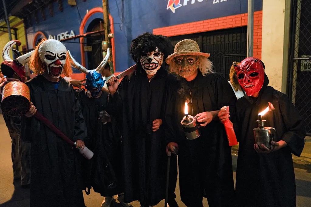 Szellemek, tűz és rémisztő maszkok: ilyen a Los Aguizotes éjszakája, galéria, 2023 