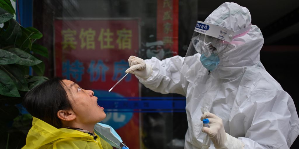 koronavírus korona vírus fertőzés járvány maszk védőruha mintavétel teszt Kína Vuhan Wuhan 