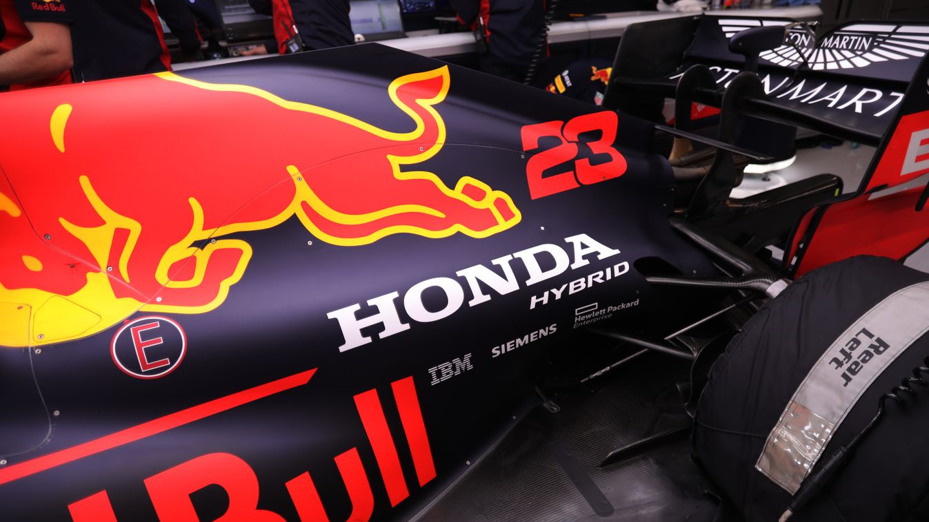 Forma-1, Magyar Nagydíj, szombat, Alex Albon, Red Bull, padlólemez, Honda logo 