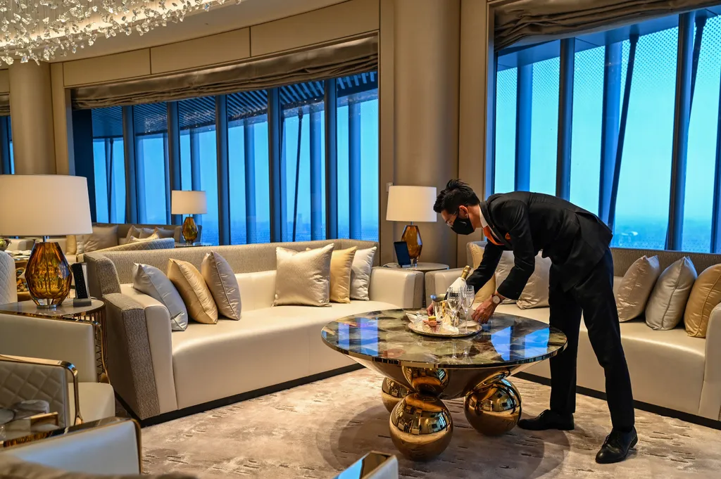 Shanghaiban nyílt a világ legmagasabb szállodája 