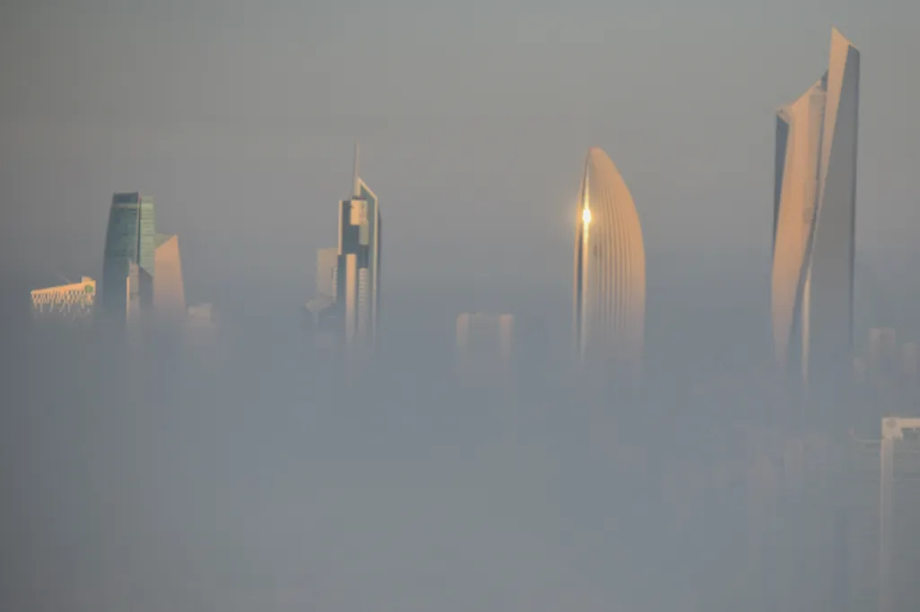 Kuwait, felhőkarcoló, köd 