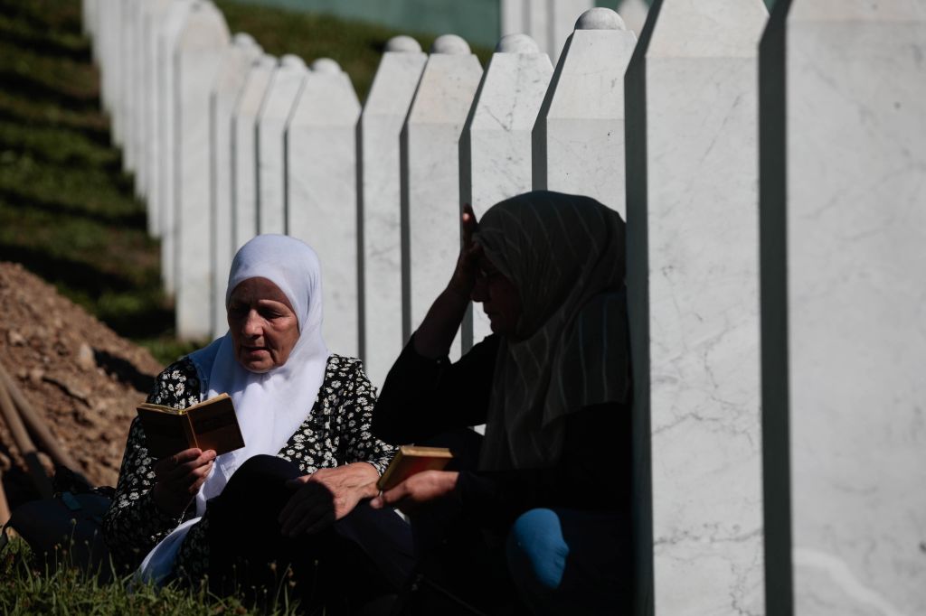Tegnap zajlottak a megemlékezések Bosznia-Hercegovinában, a srebrenicai népirtás 27. évfordulóján 07.11., népirtás, bosznia, srebrenicai, sírok, sírhely, sír 