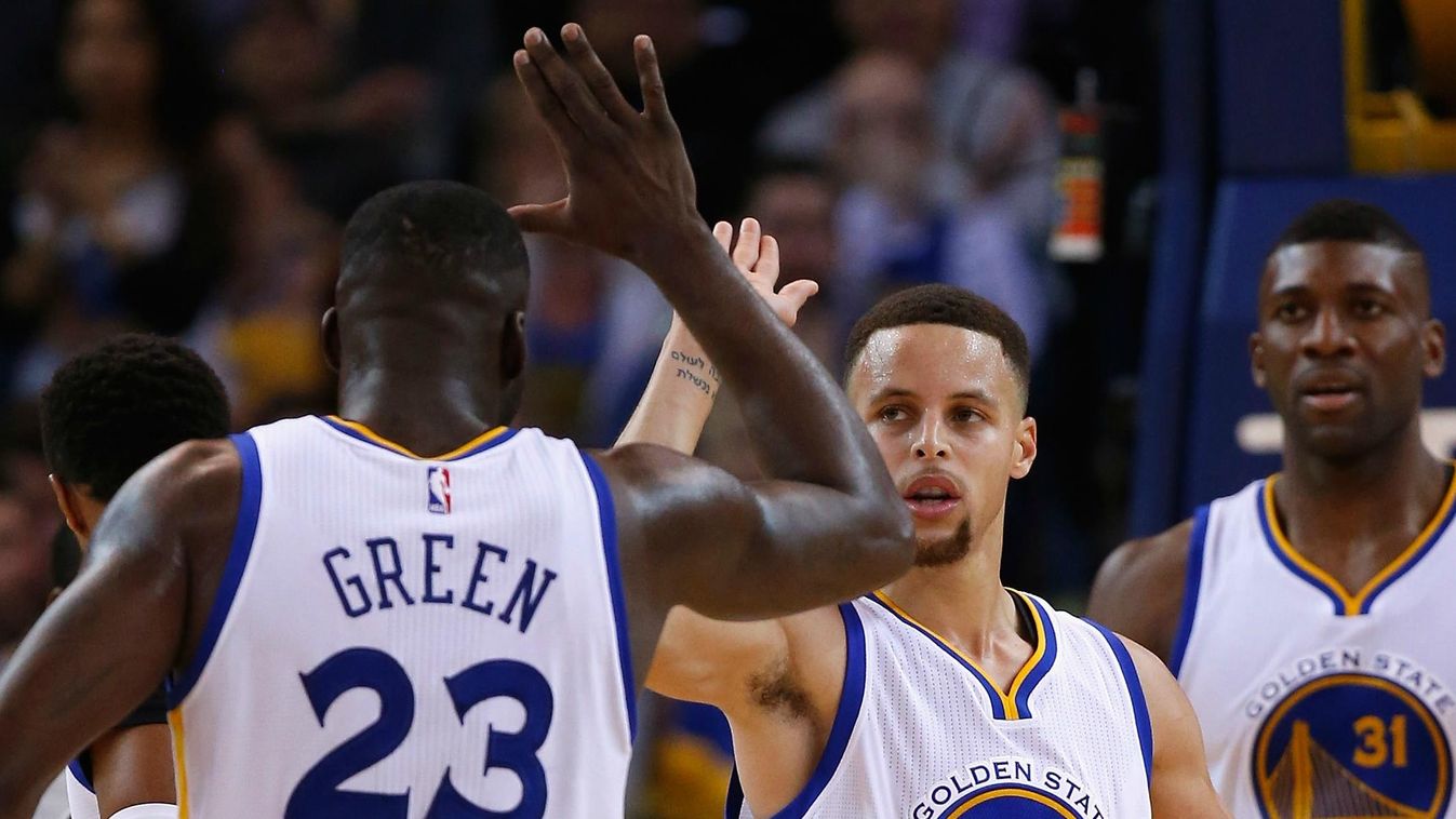 Stephen Curry #30 high-fives Draymond Green #23 of the Golden State Warriors during their game against the San Antonio Spurs at ORACLE Arena on January 25, 2016 in Oakland, 