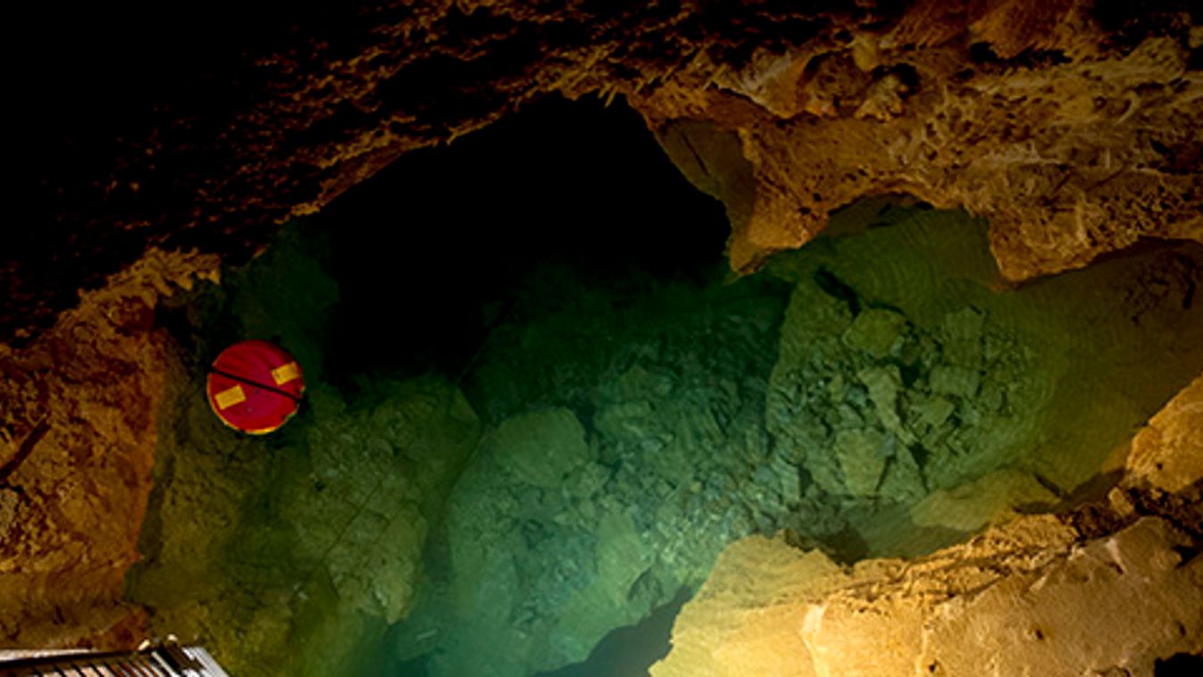 Rákóczi barlang barlangi tó