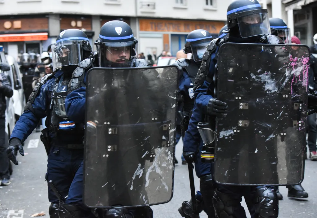 France Protests pink rally demonstrator protester protest burn fire smoke flame 