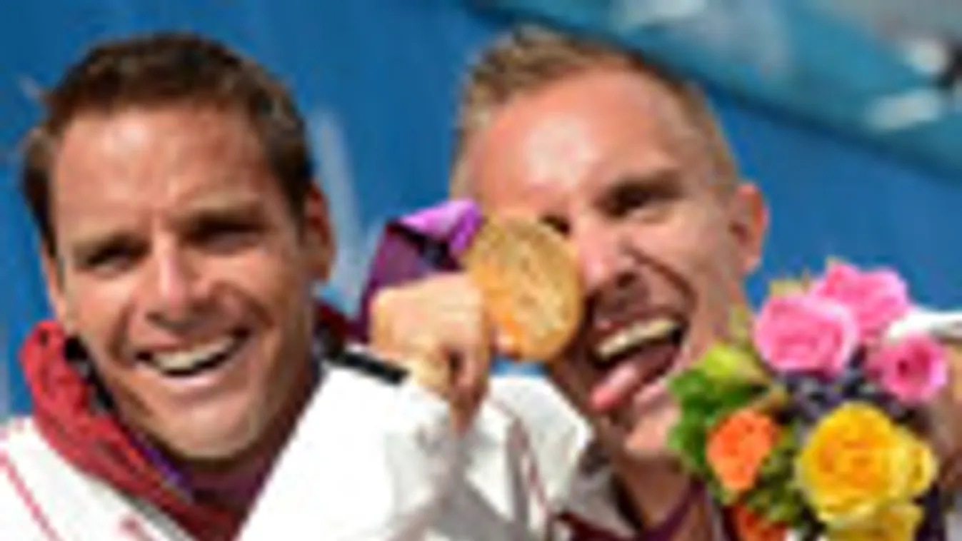 London 2012, olimpia, 
Az aranyérmes Dombi Rudolf (j) és Kökény Roland, kajak páros
