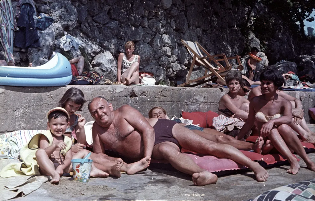 Jugoszlávia Horvátország,
Adria,
Abbázia
tengerpart az ulica Feliksa Peršića alatt.
ÉV
1965 szocialista nyaralás 