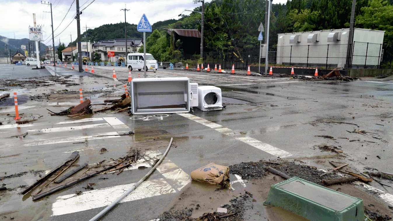 Typhoon No.7 (Lan) hits main island of Japan Horizontal 