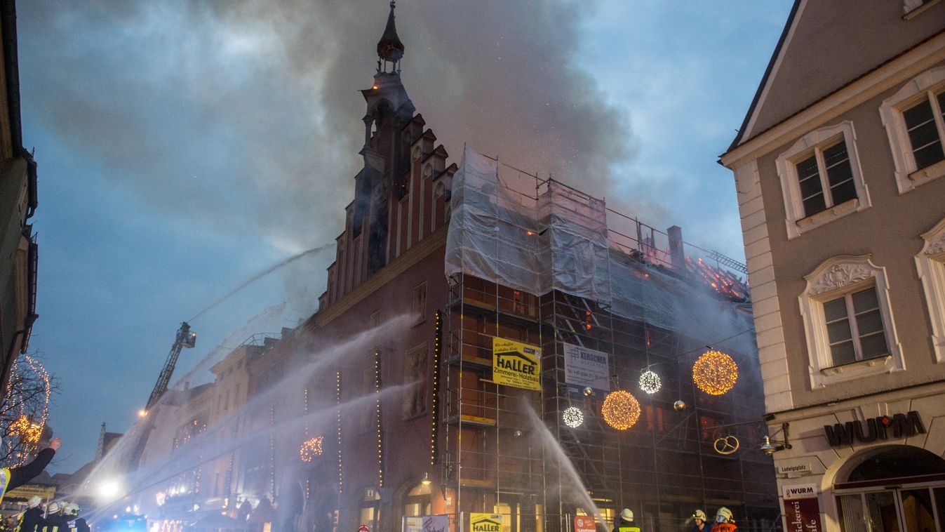 Straubing City Hall burning 