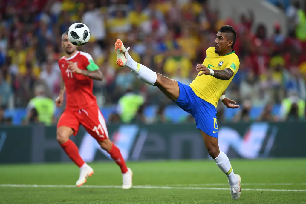 Brazil's midfielder Paulinho shoots to score during the Russia 2018 World Cup Group E football match between Serbia and Brazil at the Spartak Stadium in Moscow on June 27, 2018. / AFP PHOTO / YURI CORTEZ / RESTRICTED TO EDITORIAL USE - NO MOBILE PUSH ALER