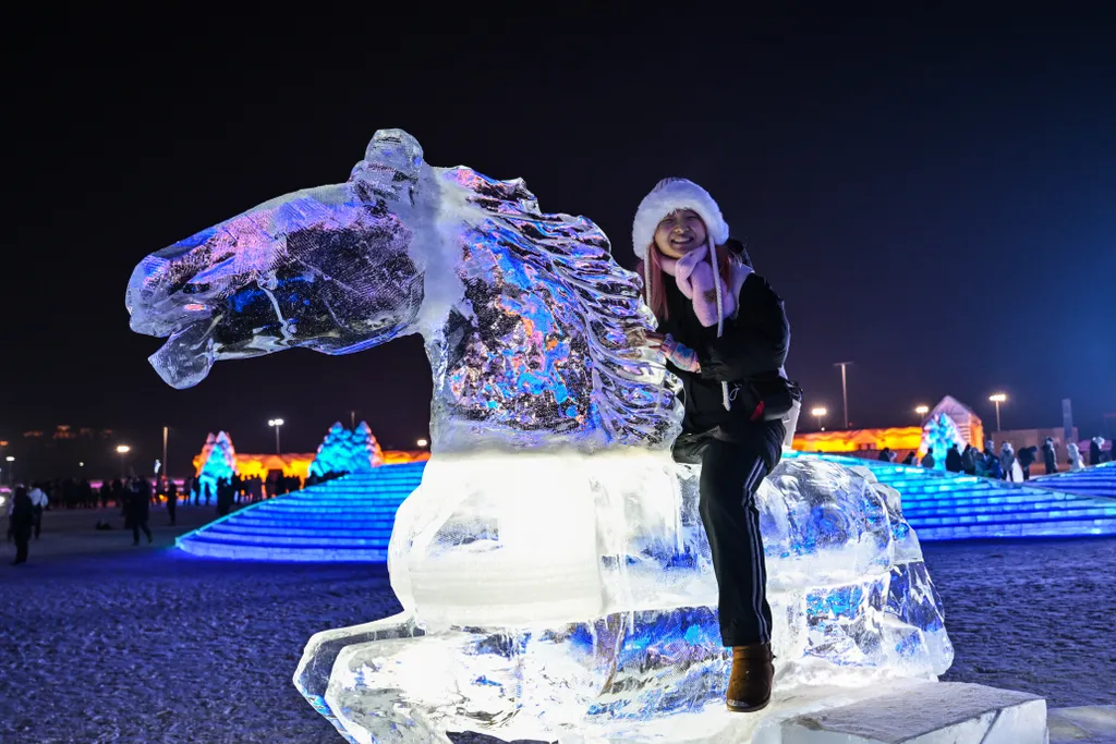 Kína, Harbin Nemzetközi Jég és Hó Fesztivál, Jég faragás, Hó építmény, Harbin, 