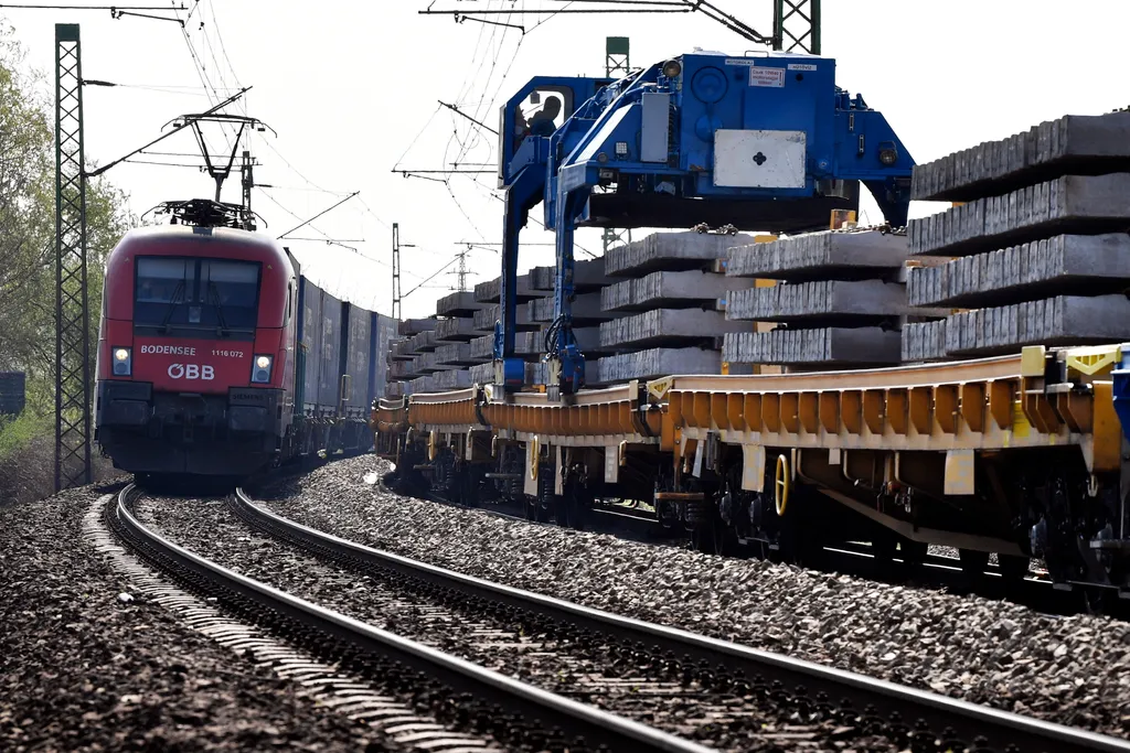 A Vecsés-Monor vasúti vonalszakasz felújítása - képek 