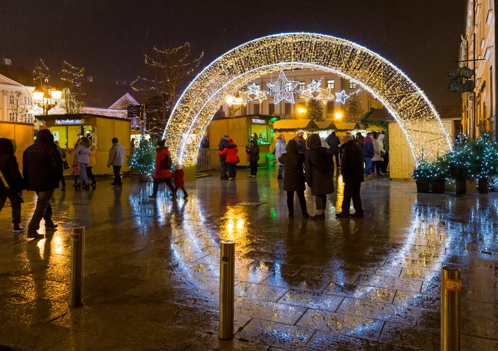 adventi díszkivilágítás, karácsony, karácsonyi vásár, Győr 